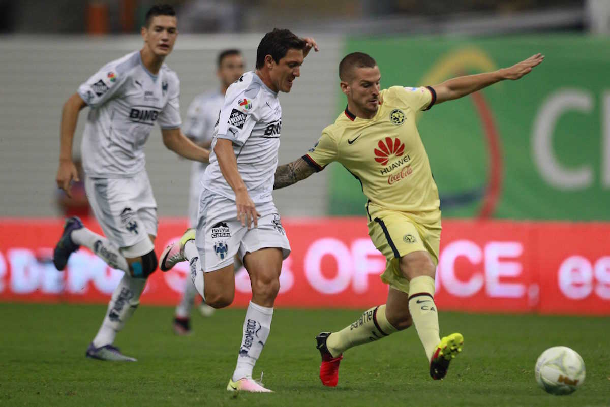 González Holds Score for América, Strikes First Against Monterrey 10