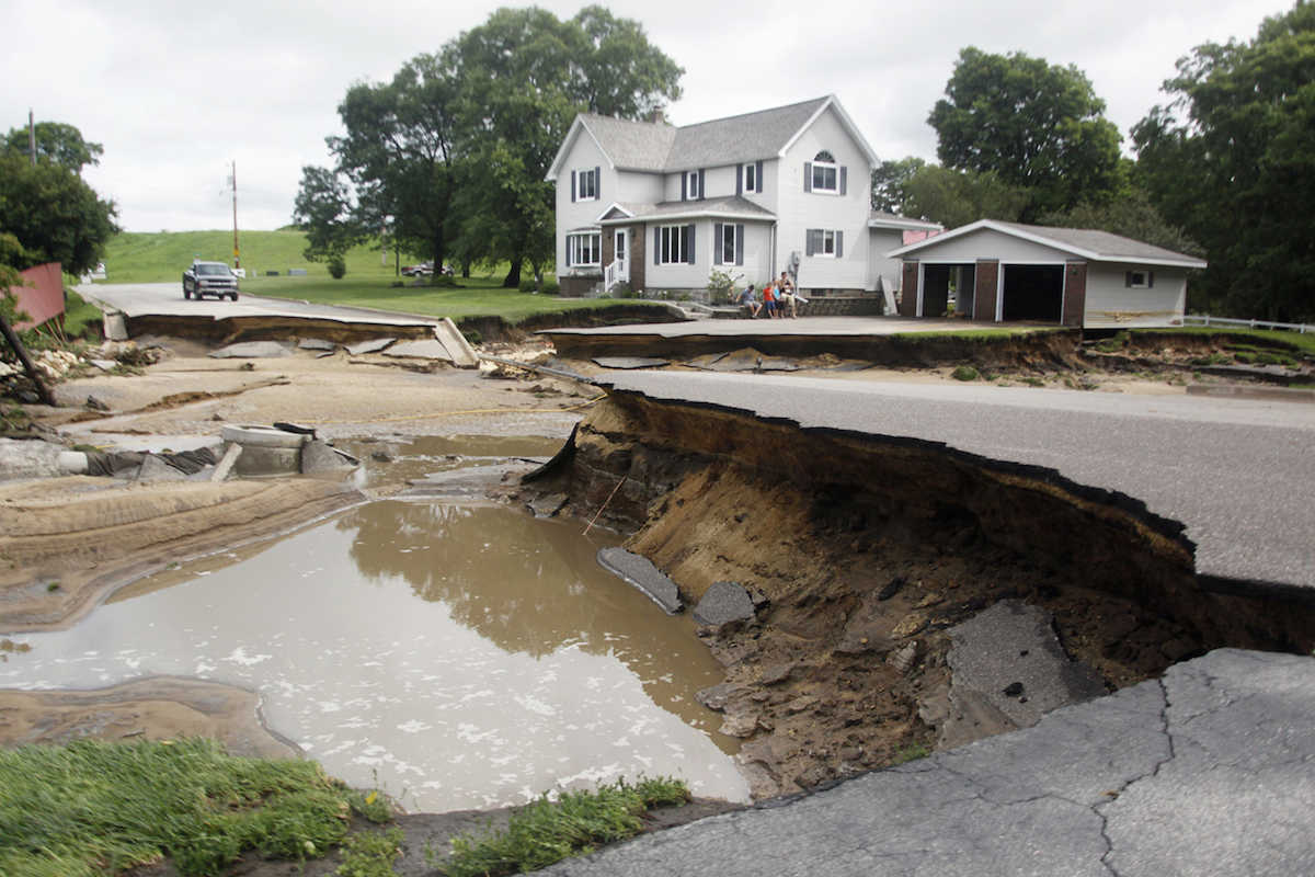 powerful-storms-cause-damage-flooding-in-midwest