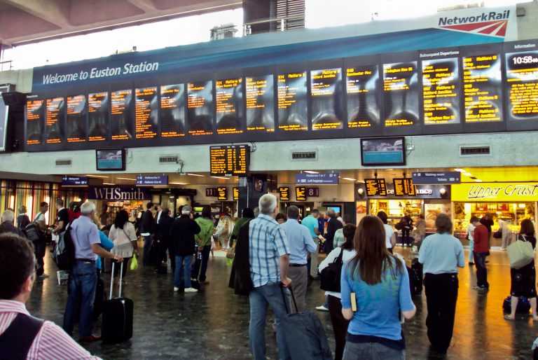 euston-station-testing-new-departure-display-boards